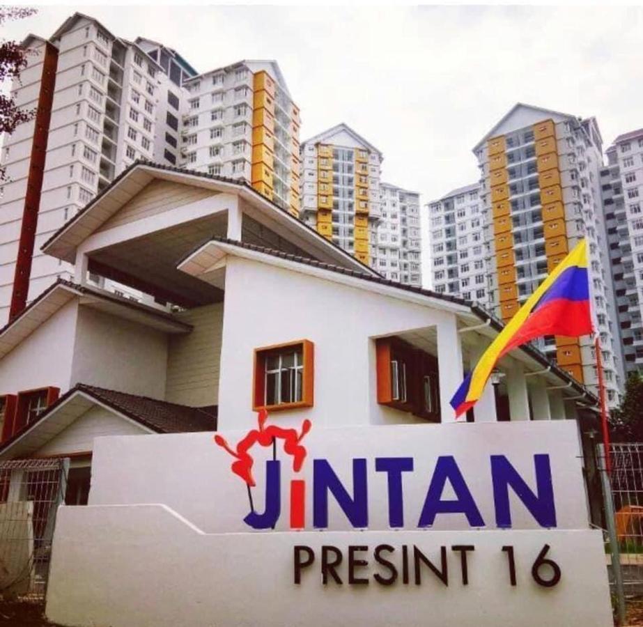 Sofiamuslim Homestay Putrajaya: Near Alamanda Mall & Government Centre Exterior photo